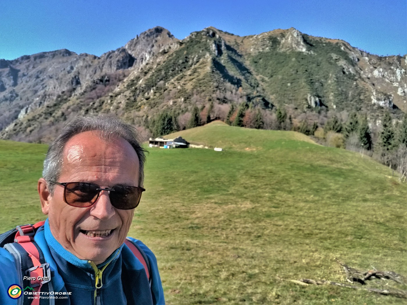 04 Al pianoro pascolivo di Baita Campo (1442 m) con vista in Venturoaa (1999 m).jpg